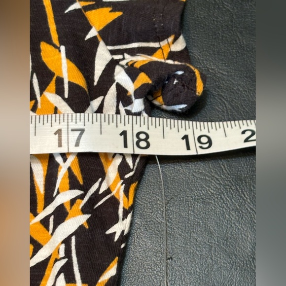 Liz Claiborne Brown Short Sleeve Fitted Blouse size Small NWT - Picture 11 of 13